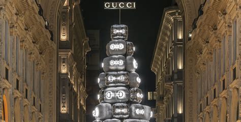 gucci tree in milan|Unveiling the House’s holiday tree in Milan’s historic Galleria .